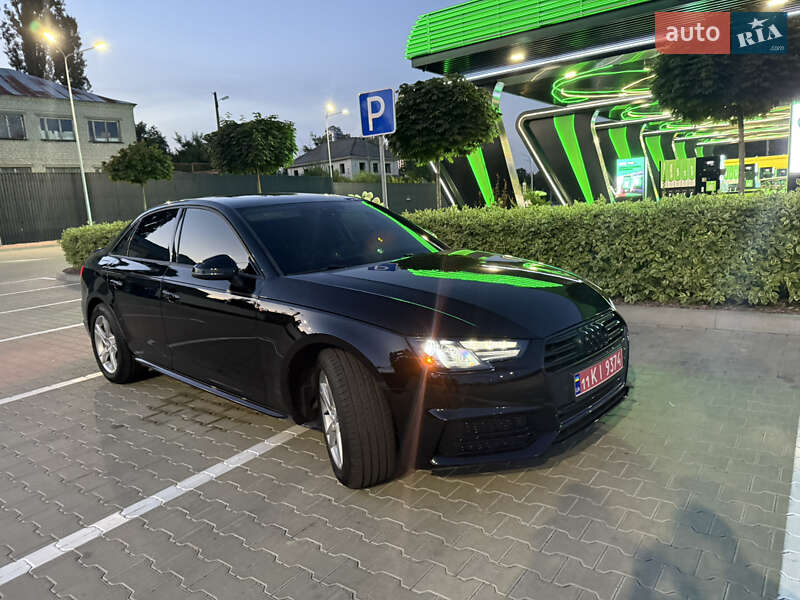 Седан Audi A4 2018 в Киеве
