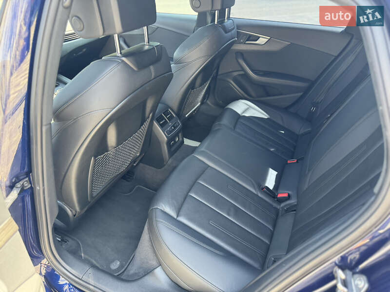 Седан Audi A4 2019 в Ужгороді