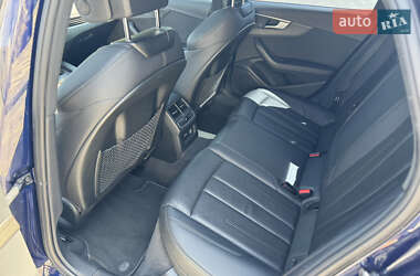 Седан Audi A4 2019 в 