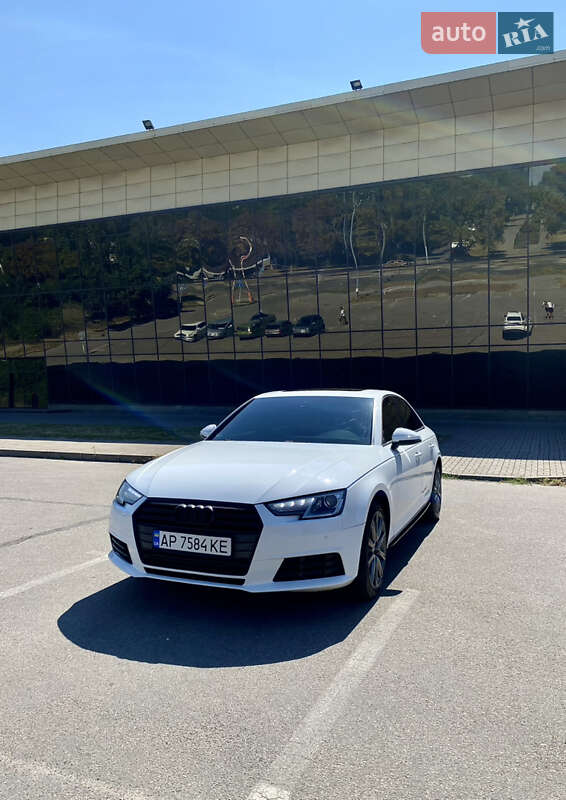 Седан Audi A4 2016 в 