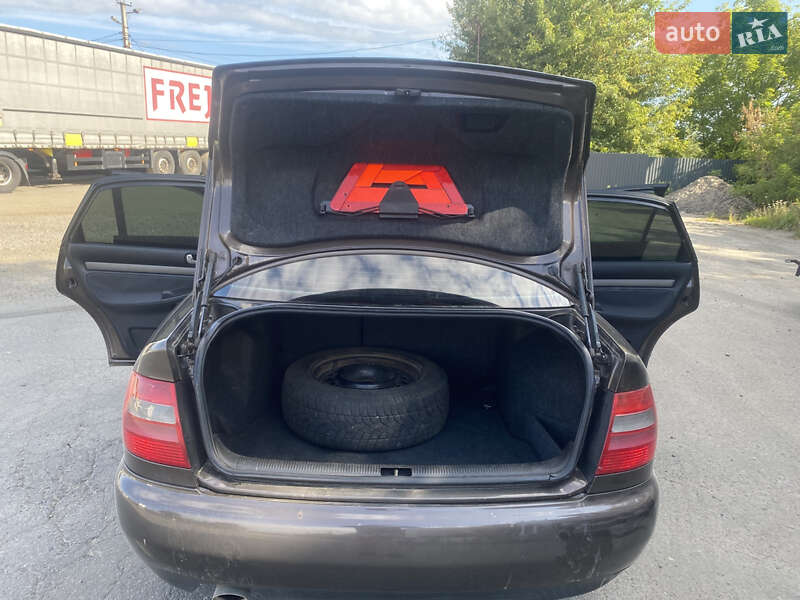 Седан Audi A4 1997 в Ковеле