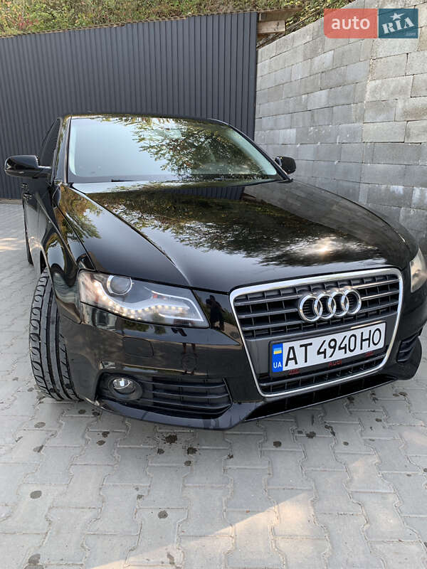 Седан Audi A4 2010 в Галиче