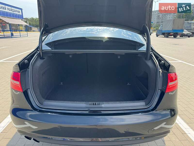 Седан Audi A4 2012 в Сумах