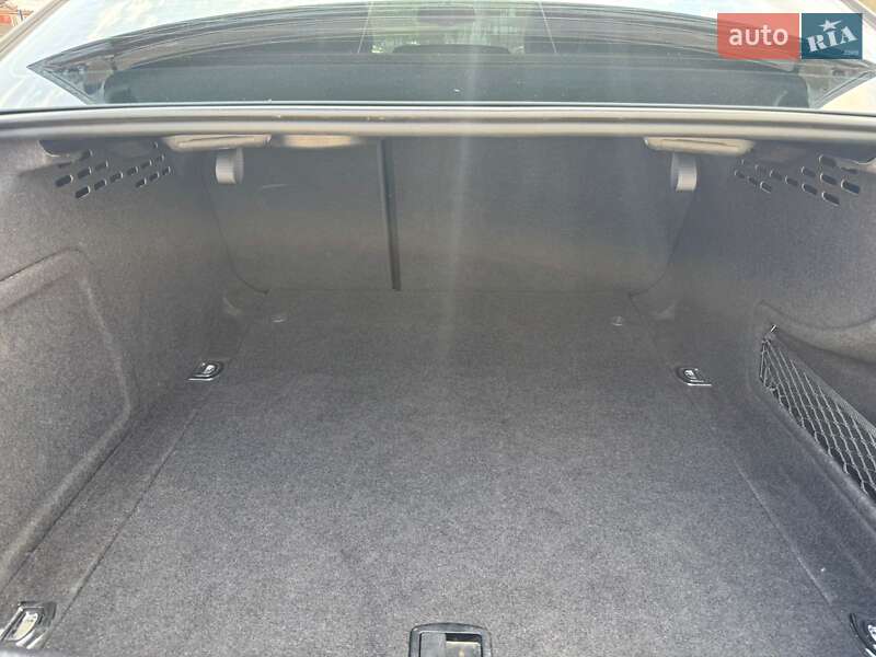 Седан Audi A4 2012 в Сумах