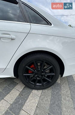 Седан Audi A4 2015 в 