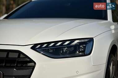 Седан Audi A4 2021 в 