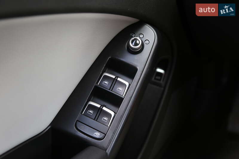 Седан Audi A4 2015 в Киеве