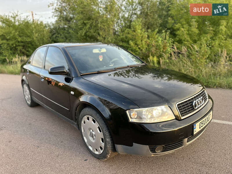 Седан Audi A4 2004 в Городке