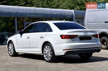 Седан Audi A4 2018 в 