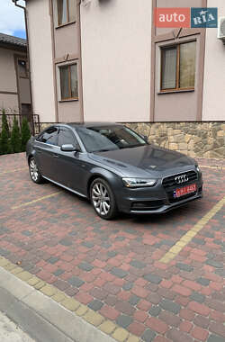 Седан Audi A4 2014 в Вараші