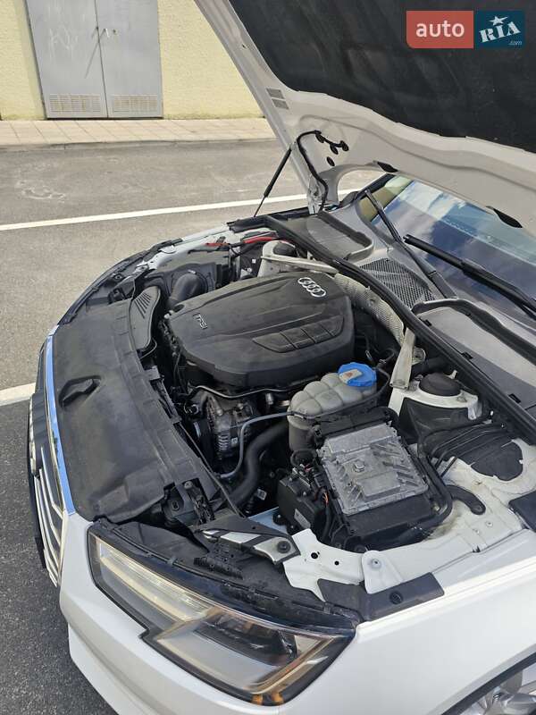 Седан Audi A4 2015 в Киеве