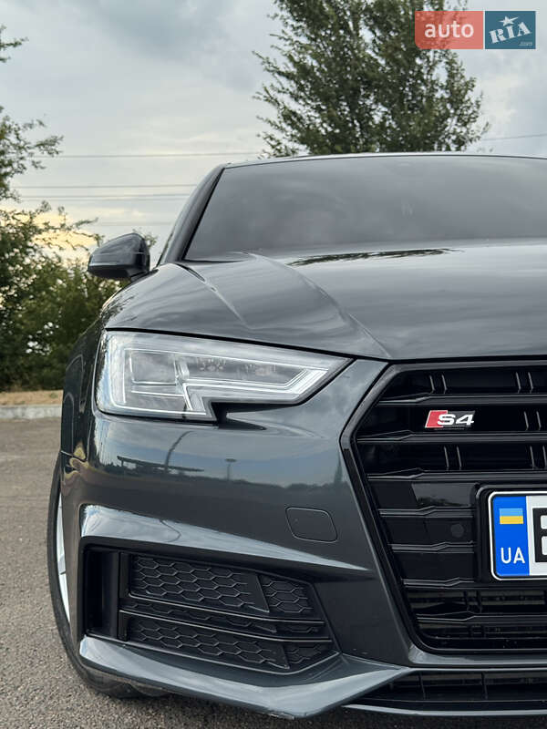 Седан Audi A4 2017 в Николаеве
