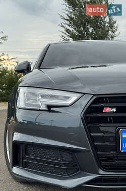 Седан Audi A4 2017 в 