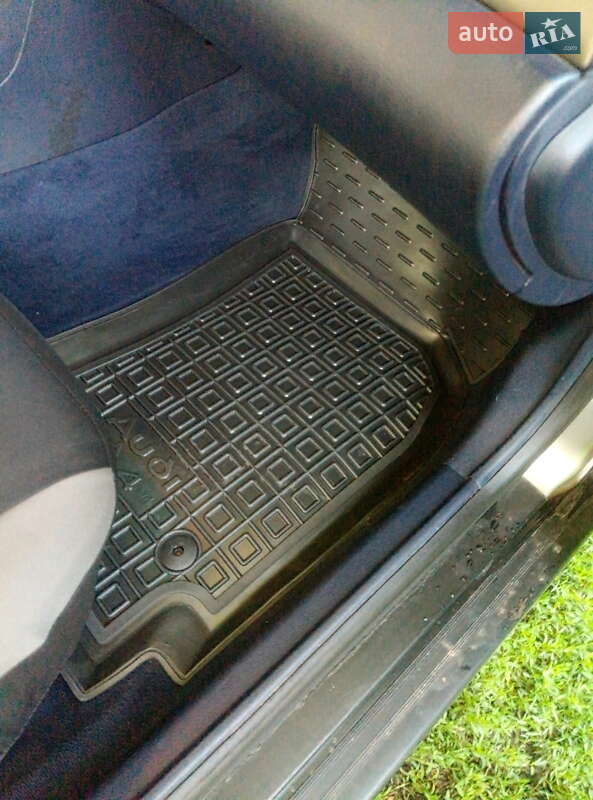 Седан Audi A4 1998 в Ярмолинцах