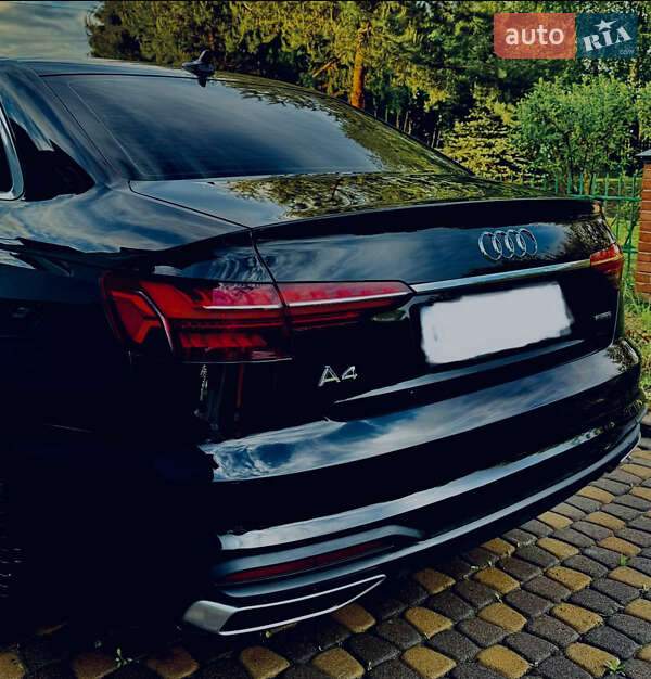 Седан Audi A4 2023 в Львове