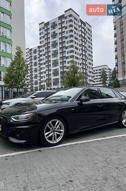 Седан Audi A4 2021 в 