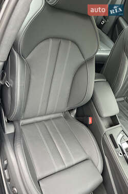 Седан Audi A4 2021 в 
