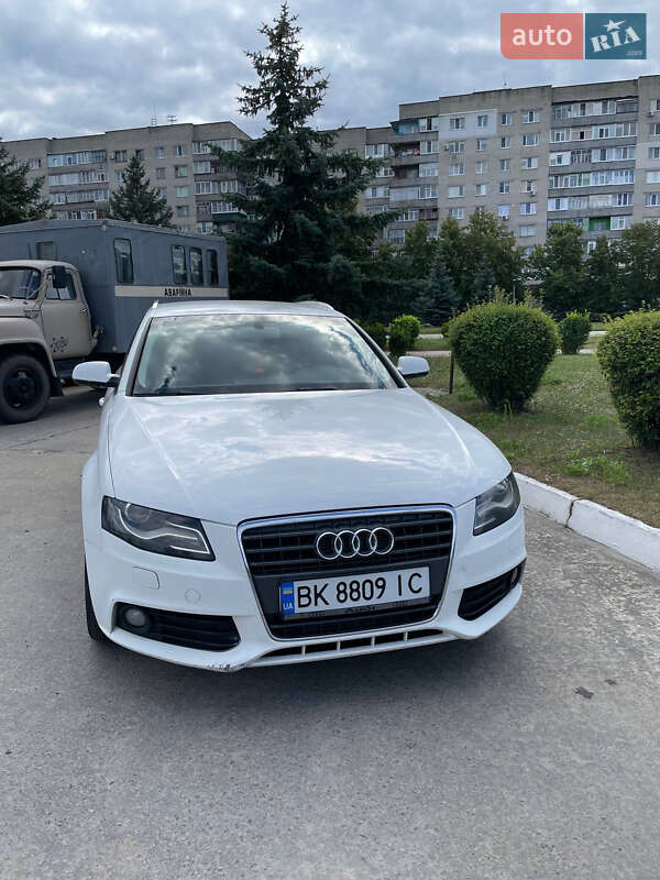 Универсал Audi A4 2010 в Вараше