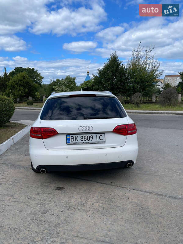 Универсал Audi A4 2010 в Вараше