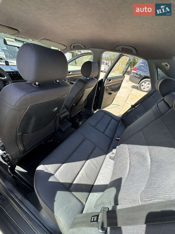 Седан Audi A4 1998 в Вараше