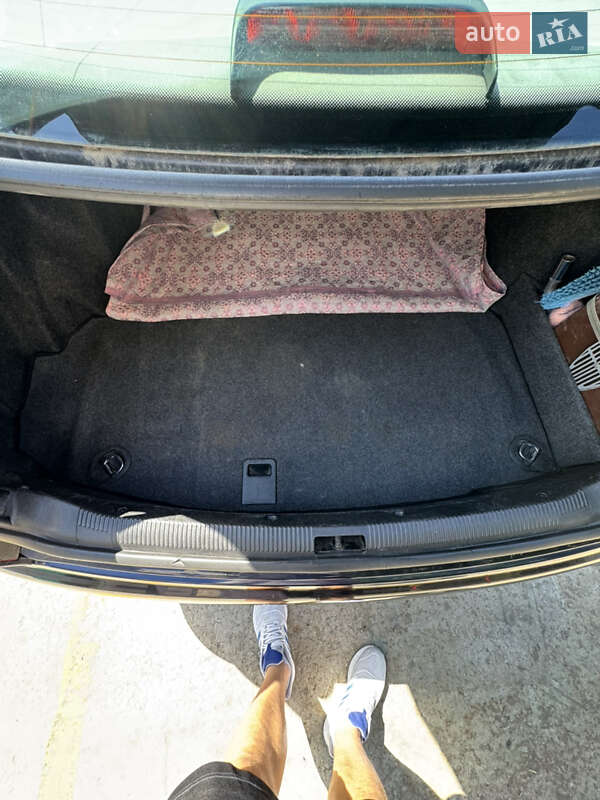 Седан Audi A4 1998 в Вараше