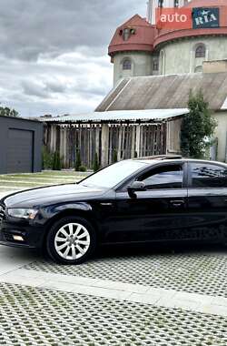 Седан Audi A4 2013 в Самборі