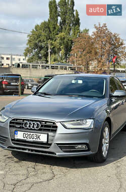 Седан Audi A4 2013 в Киеве