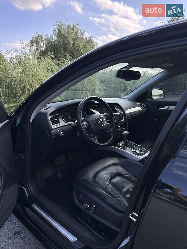 Седан Audi A4 2012 в Ивано-Франковске