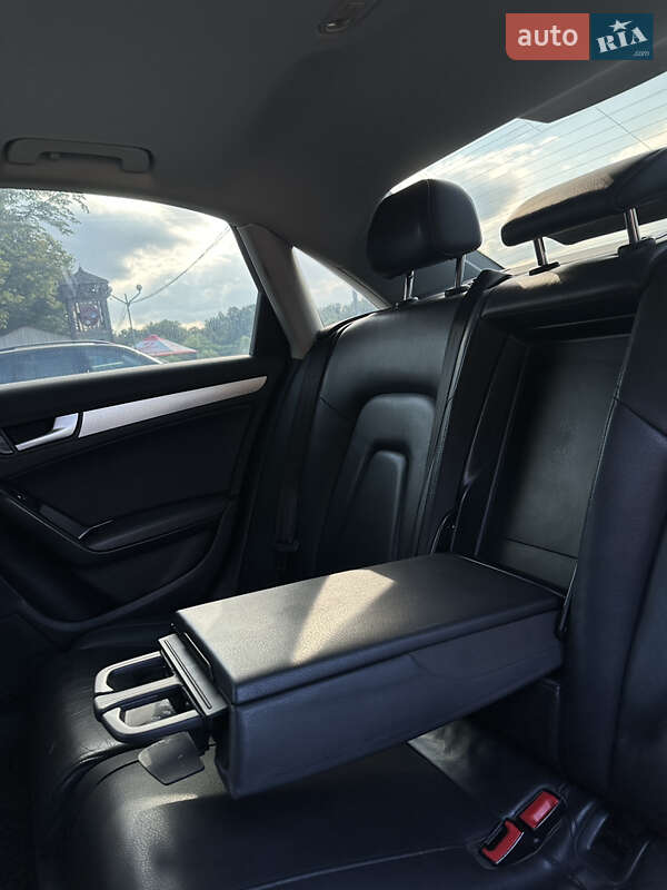 Седан Audi A4 2012 в Ивано-Франковске