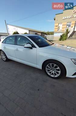 Седан Audi A4 2017 в 