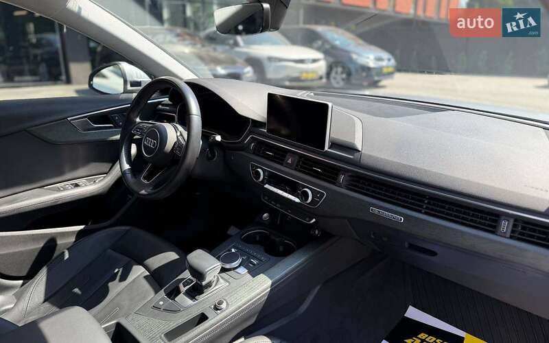 Седан Audi A4 2019 в Черновцах