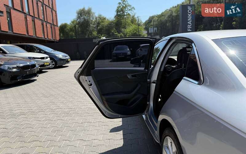 Седан Audi A4 2019 в Черновцах