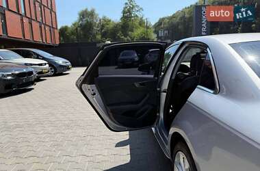 Седан Audi A4 2019 в 