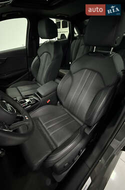 Седан Audi A4 2022 в 