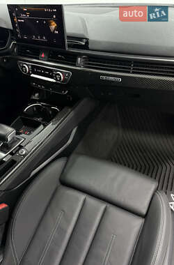 Седан Audi A4 2022 в 