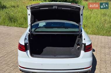 Седан Audi A4 2018 в 