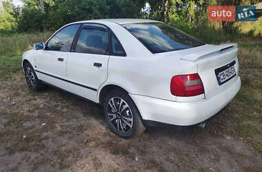 Седан Audi A4 1996 в 