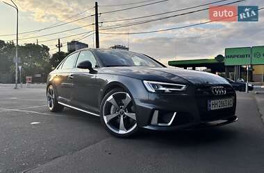 Седан Audi A4 2018 в 