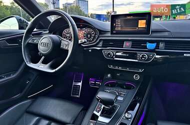 Седан Audi A4 2018 в 
