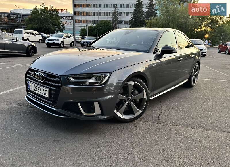 Седан Audi A4 2018 в 