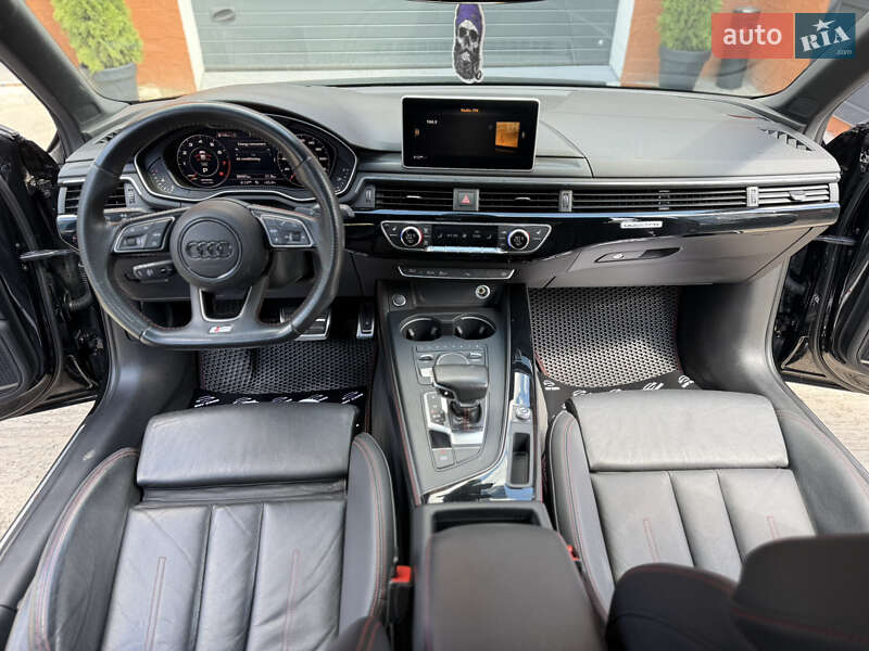 Седан Audi A4 2017 в Ивано-Франковске