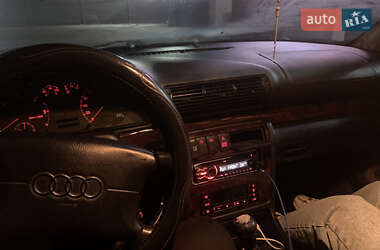 Седан Audi A4 1997 в 