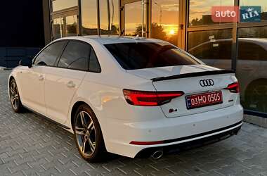 Седан Audi A4 2018 в 