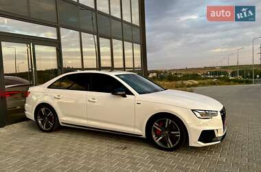 Седан Audi A4 2018 в 