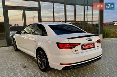Седан Audi A4 2018 в 