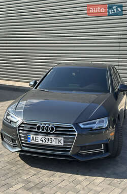 Седан Audi A4 2017 в 