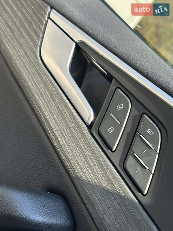 Седан Audi A4 2017 в Кривом Роге