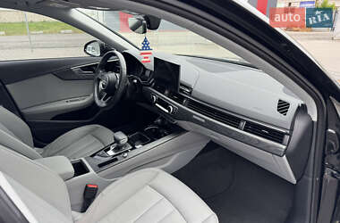 Седан Audi A4 2021 в 