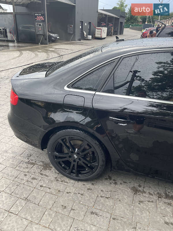 Седан Audi A4 2010 в Ивано-Франковске
