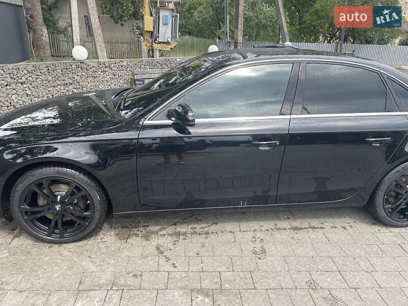 Седан Audi A4 2010 в Ивано-Франковске